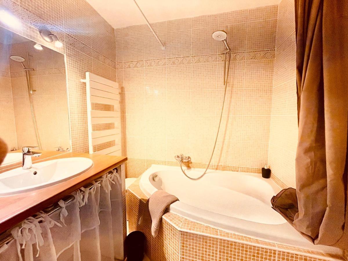 Le Coeur De Nimes Apartman Kültér fotó